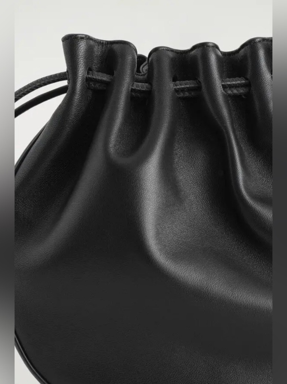 COS LEATHER GATHERED POUCH Black Drawstring Crossbody Bag - Picture 5 of 10